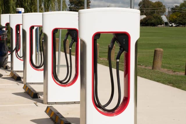 Ile kosztuje ładowanie Tesli? Sprawdź, jak zaoszczędzić na energii Ile kosztuje ładowanie Tesli? Sprawdź, jak zaoszczędzić na energii